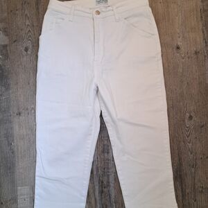Elegant Women's Cream Capris | Size 10